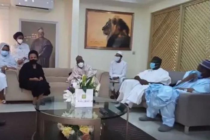 Ajimobi's family say they had no plan to bar Oyo deputy governor from attending ex-governor's fidau prayer. (Information Nigeria)