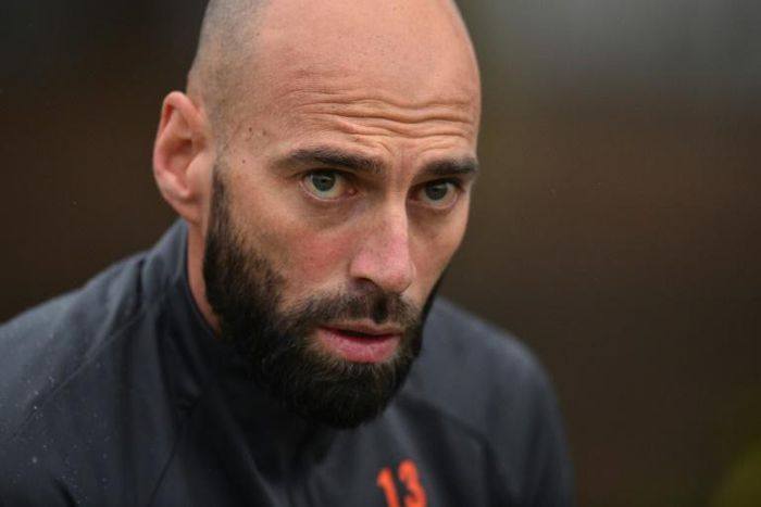 Chelsea goalkeeper Willy Caballero has signed a contract extension