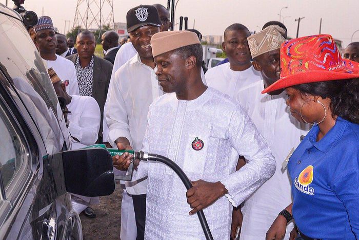 Osinbajo helping out a petrol attendant at an Oando filling station in Lagos