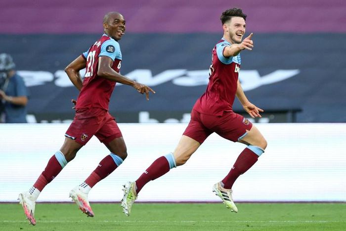 West Ham midfielder Declan Rice (R) celebrates his goal against Watford