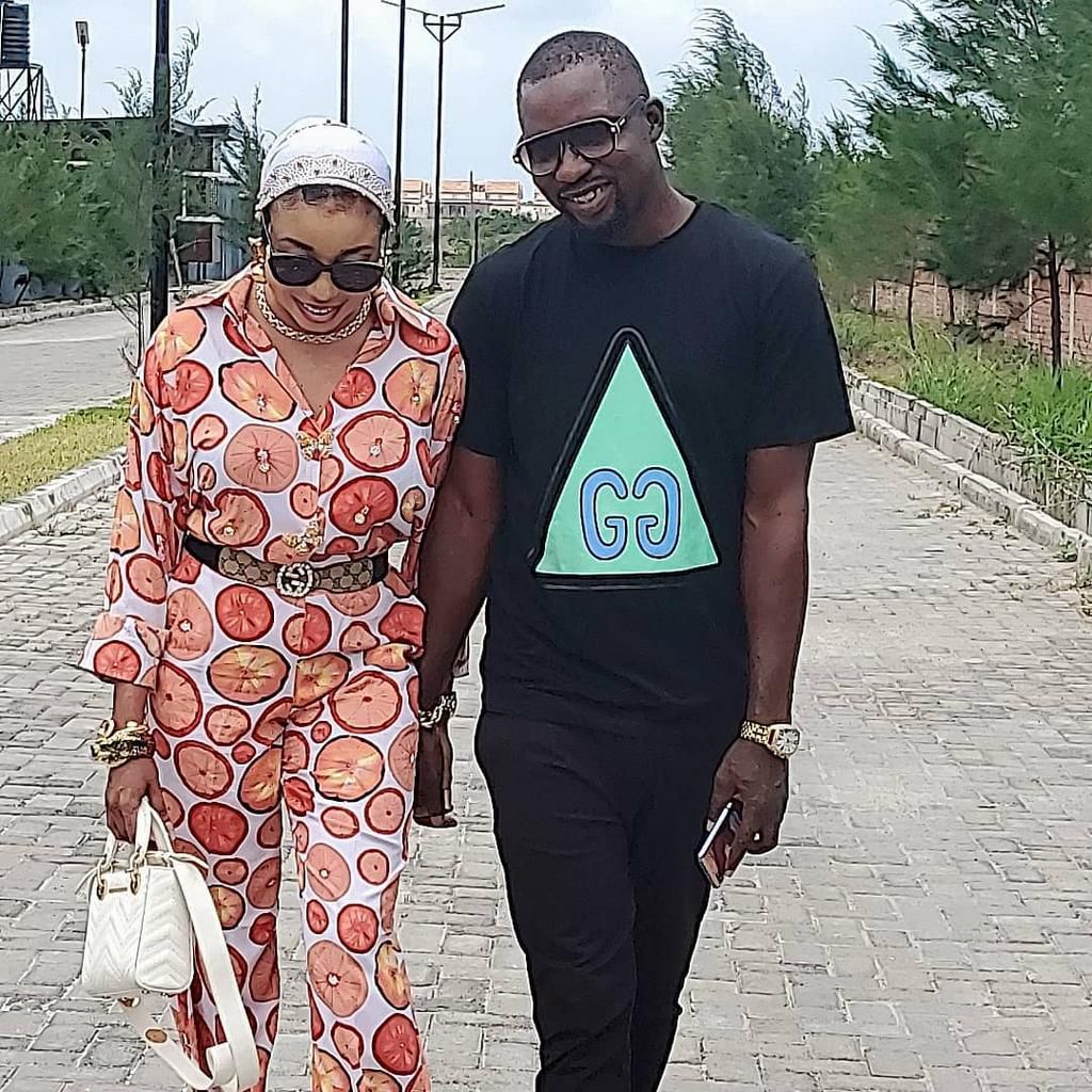 Lizzy Anjorin's marriage has come under several attacks following reports that her husband, Lateef Lawal was still married before their union [Instagram/LizzyAnjorinOriginal]