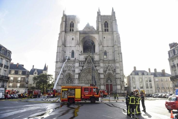 Emergency teams managed to contain the fire at the gothic structure, built between 15th and 19th centuries