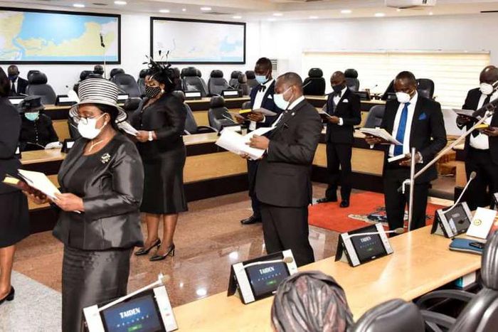 Governor Babajide Sanwo-Olu swears in eight new judges in Lagos state. [Twitter/@followlasg]