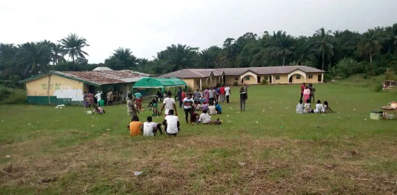 Voters waiting for the counting of votes at ward 01, PU 01, LA Primary School in Ese-Odo LGA. (TheCable)