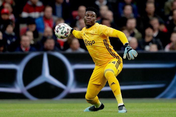 Cameroon goalkeeper Andrè Onana in action for his club, Ajax. [thechelseachronicle]