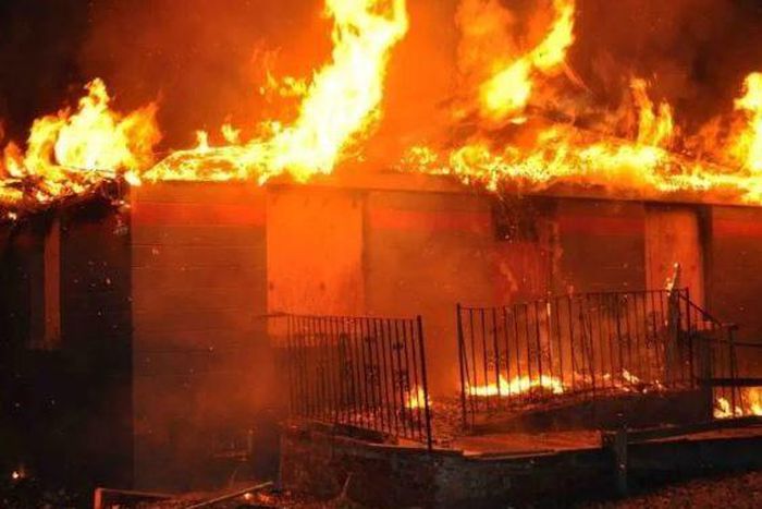 Fire razes shops at plank section of boundary market, Ajegunle. (Guardian)