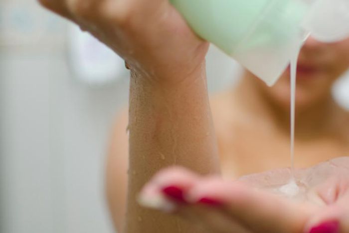 Dr. Pimple Popper Pops a 'Shampoo' Steatocystoma