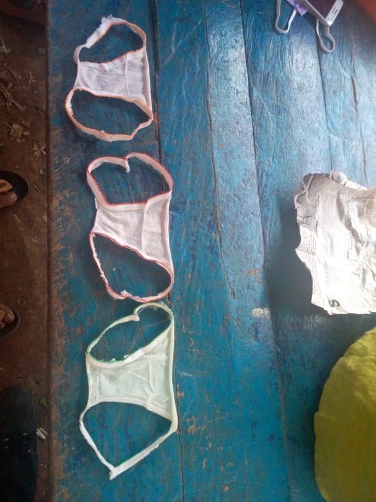 Unscrupulous traders sell female panties to unsuspecting rural residents as facemasks