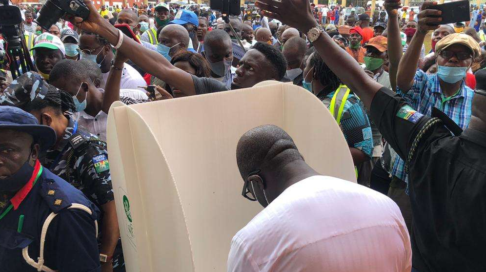 Governor Obaseki cast his votes (The Cable)