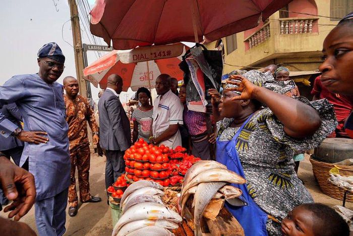 Lagos Governor Sanwo-olu at the Bariga market, January 10, 2020 (Gboyega Akosile)