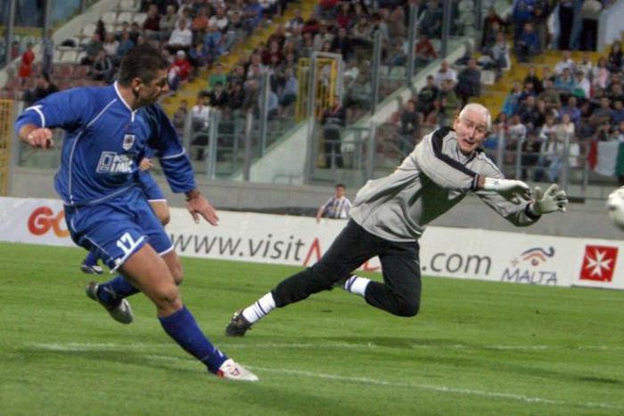 'The Cat': Peter Bonetti in action in a 2009 legends game in Italy