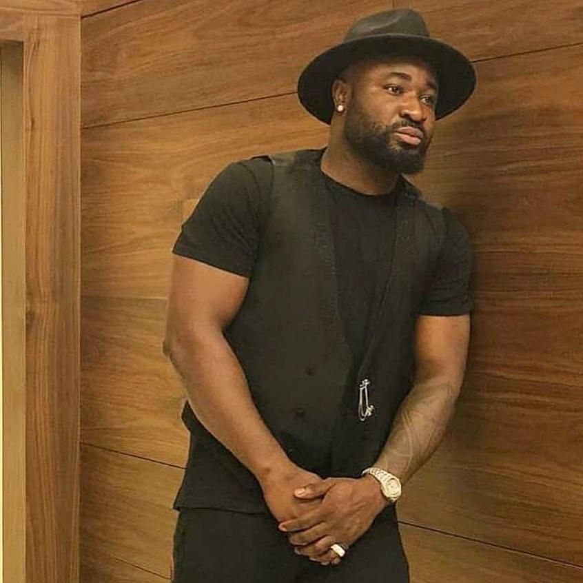 Nigerian music star, Harrysong has appealed to President Muhammadu to stop borrowing money from other countries. [Instagram/IamHarrysong]