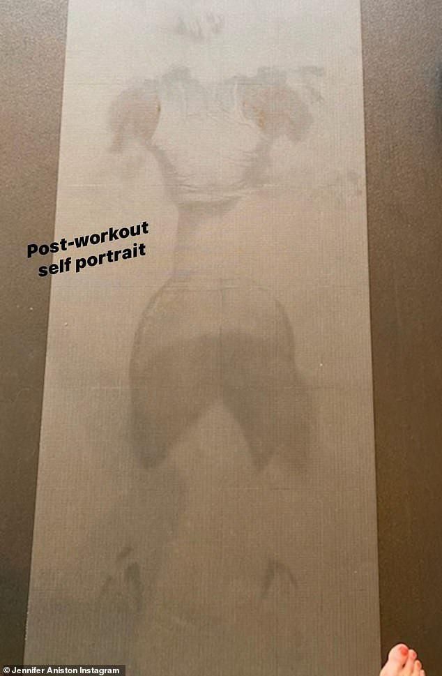 jennifer aniston's yoga mat bares her sweaty imprint after a workout