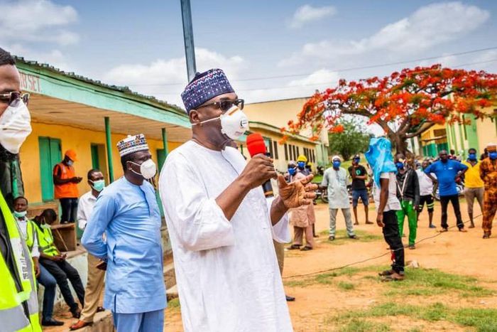 Kwara state Governor, AbdulRahman AbdulRazaq during a press briefing on coronavirus. [Twitter/@RealAARahman]