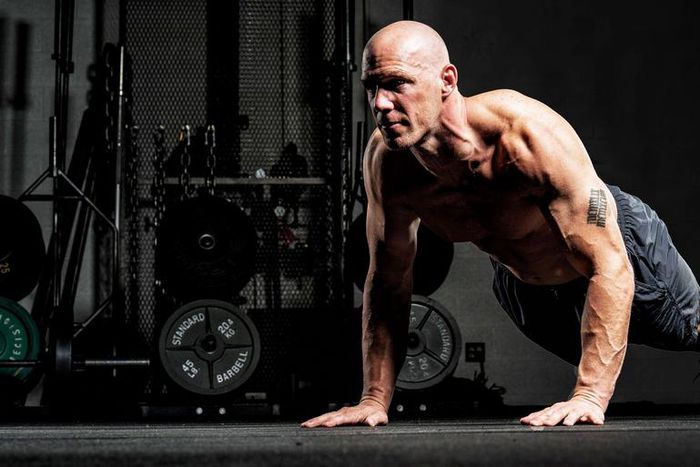 This 10 to 1 Workout Is a Simple Bodyweight Killer