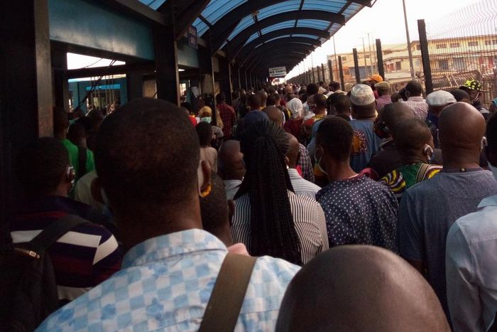 Lagosians queue at the Ikorodu BRT terminal in Lagos on May 4, 2020 after the easing of restrictions in the state [Twitter/@tope_bisade]