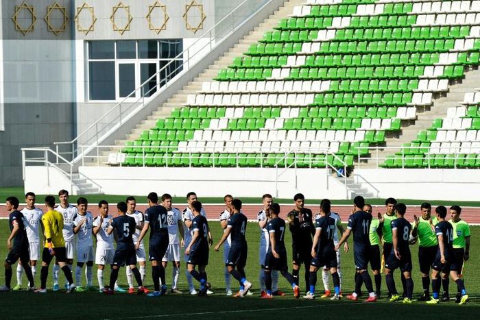 The Turkmenistan league resumed with a handshake as  champions Altyn Asyr, in white, took on leaders Kopetdag