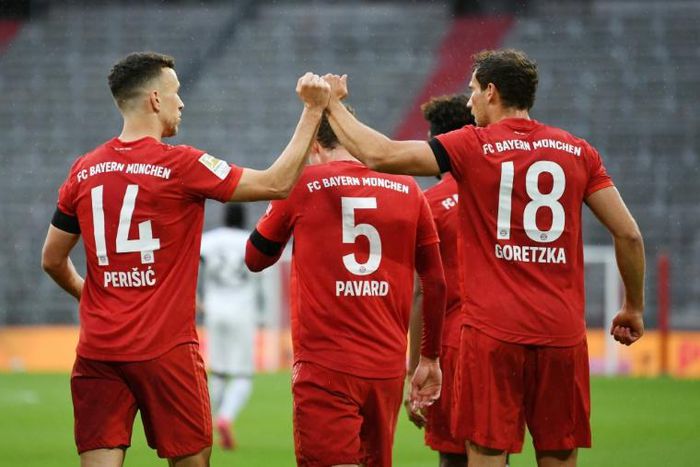 Bayern Munich midfielder Leon Goretzka (R) opened the scoring in Saturday's 5-2 win at home to Eintracht Frankfurt.