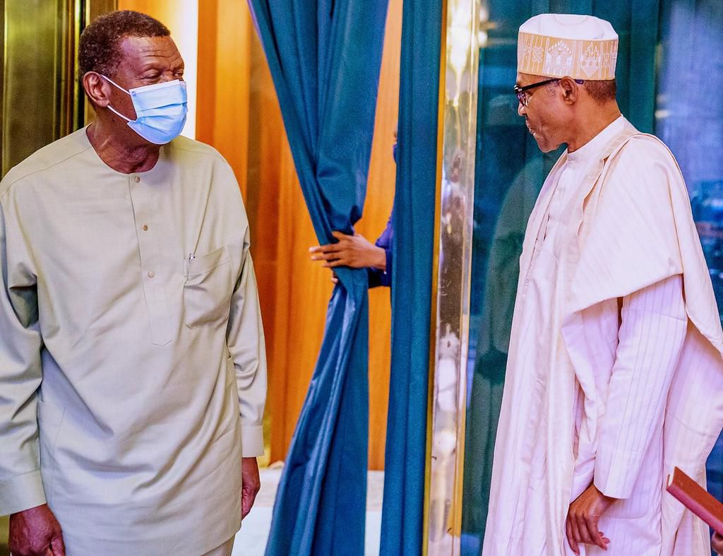 Pastor EA Adeboye (left) with President Muhammadu Buhari (right) [Presidency]
