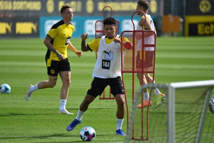 Borussia Dortmund say there has been "no contact" with Manchester United over England winger Jadon Sancho.