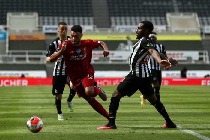 Liverpool midfielder Alex Oxlade-Chamberlain will miss the Community Shield clash with FA Cup winners Arsenal after suffering a knee injury in training in Austria manager Jurgen Klopp revealed