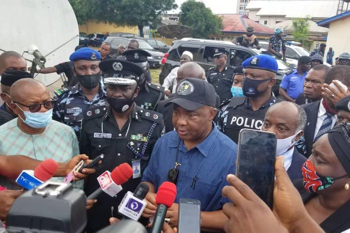 Governor Hope Uzodinma of Imo state addressing the press after meeting with Police personnel in the state. [Twitter/@GovtOfImoState]