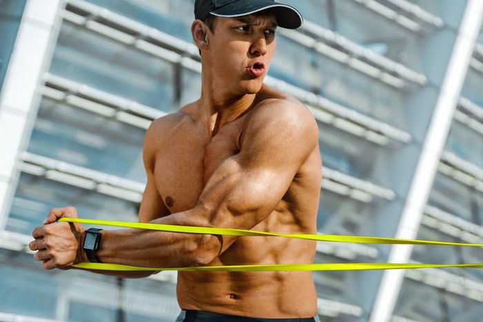 This Aggressive Ab Workout Builds a Strong Core