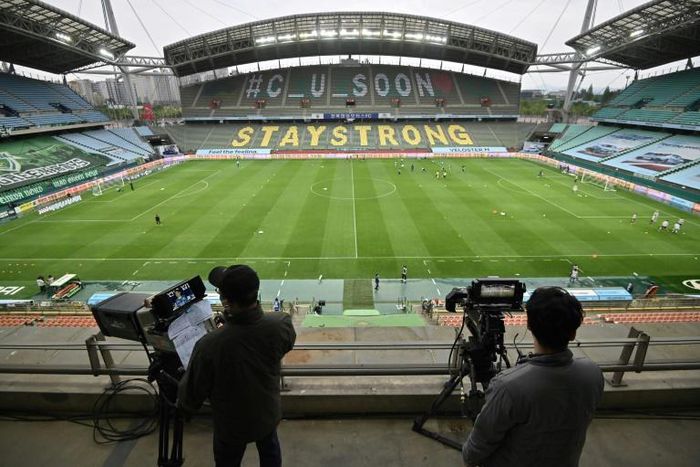 K-League football games are behind held behind closed doors