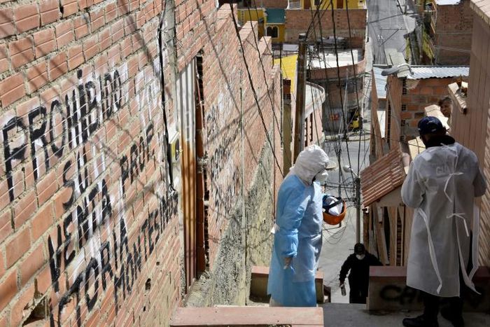 Health workers go house by house in La Paz on August 21, 2020, to find cases of Covid-19 so that they can be treated at home, to avoid overtaxing the hospital system