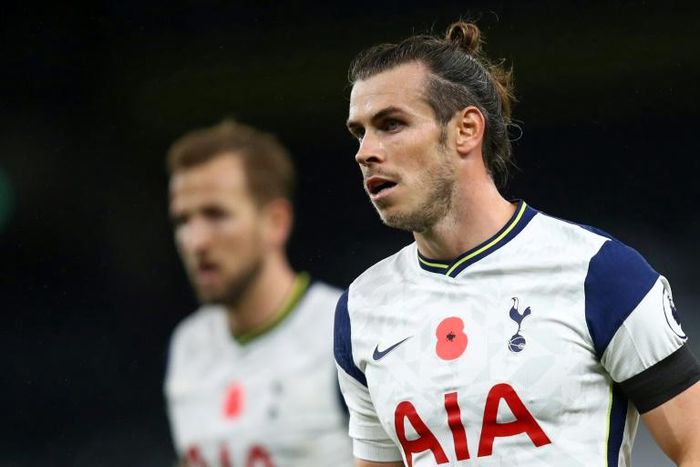 Gareth Bale (R) scored his first Tottenham goal since rejoining the club from Real Madrid in a 2-1 victory over Brighton
