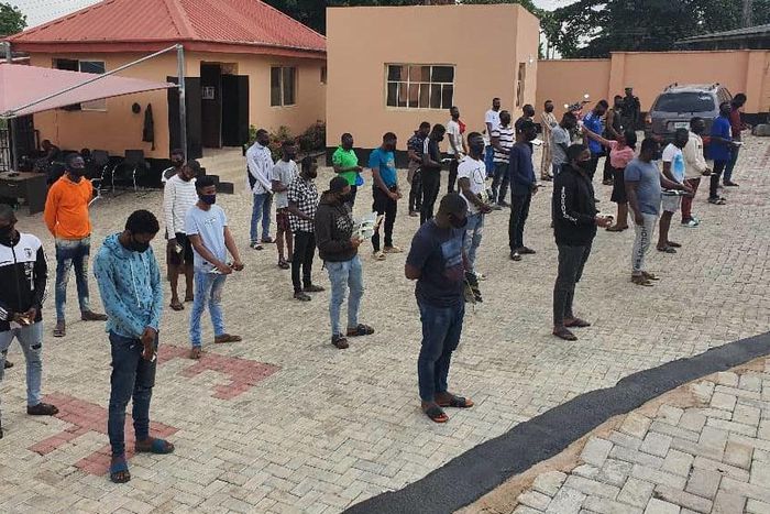 EFCC arrests 3 corps members, 19 undergraduates for alleged internet fraud. [Twitter/@officialEFCC]