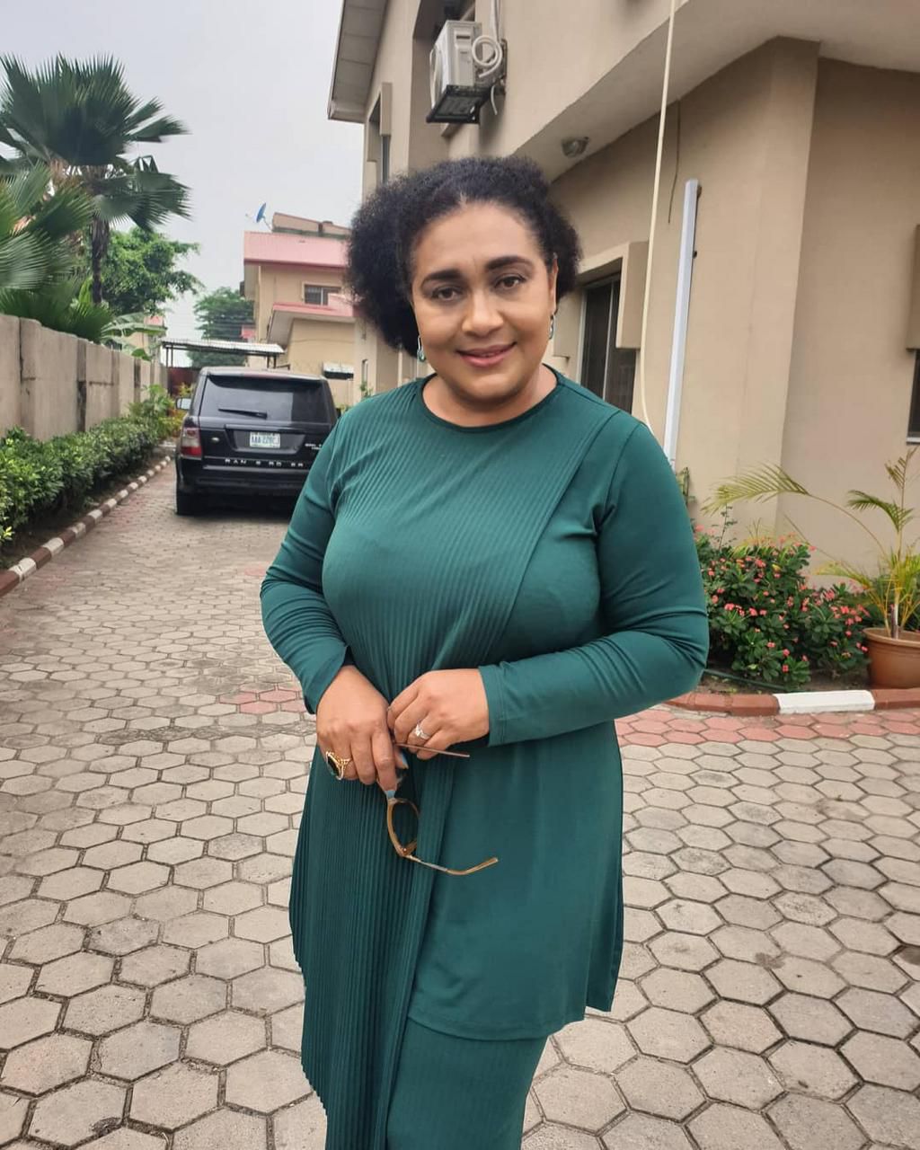 Hilda Dokubo has called out some well-meaning Nigerians over the style at which they have distributed the palliatives to the needy during the lockdown. [Instagram/HildaDokubo]