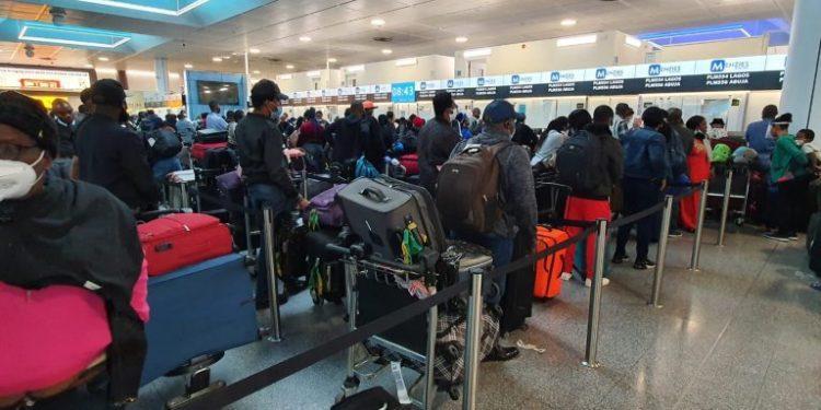 FG evacuates 590 Nigerians from UK, 305 from Dubai. [Twitter/@GeoffreyOnyeama]