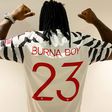Burna Boy pays tribute to Michael Jordan in new Man United Jersey. (Twitter/BurnaBoy)