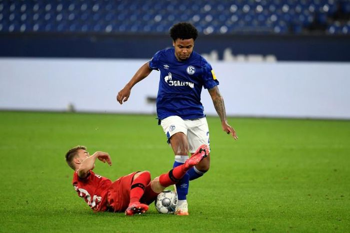 Weston McKennie (R) is leaving Schalke to join Juventus