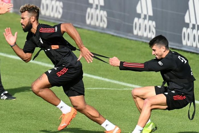 Bayern Munich's new signings Marc Roca (R) and Cameroon striker Eric Maxim Choupo-Moting (L) could feature at Bielefeld on Saturday