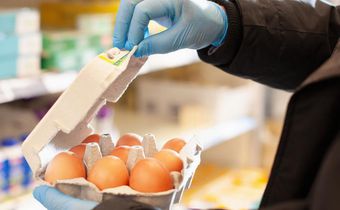 You Shouldn't Be Wearing Gloves to Grocery Shop