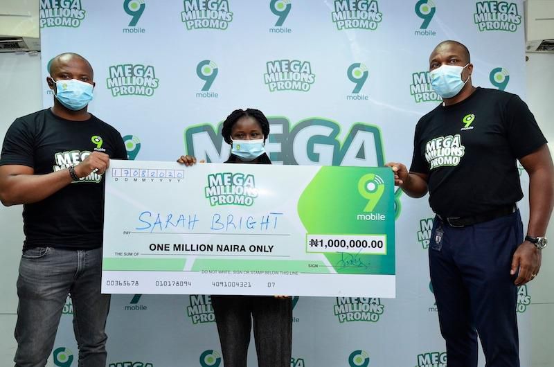 Godwill Nnaji, Manager Data Services 9mobile; Sarah Bright, winner 1 million and Ehimare Omoike, Acting Director Customer Care 9mobile presenting the 1million Naira Cheque at the 9mobile National Mega Millions Promo Lagos presentation recently.