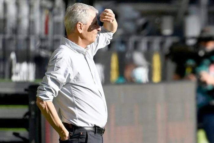 Favre is under pressure after Tuesday's loss to Bayern