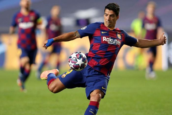 'Complicated' for Barcelona's Luis Suarez to get an Italian passport to play for Juventus