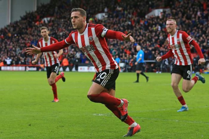 Sharp Blade - Sheffield United captain Billy Sharp (centre) has signed a new contract with the club
