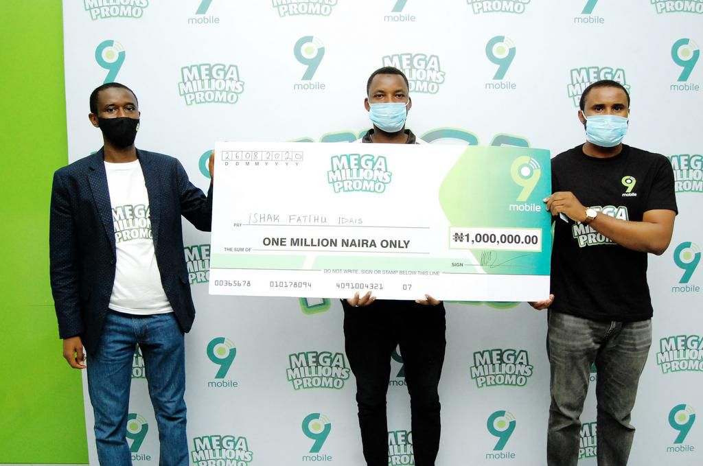 Babangida Mukaddas, 9mobile Head of Regional Sales, North 2; Ishak Fatihu Idris, N1million winner and Abubakar Sani, 9mobile Experience center manager, Ado Bayero mall Kano at the ongoing 9mobile Mega Millions Promo prize presentation in Kano
