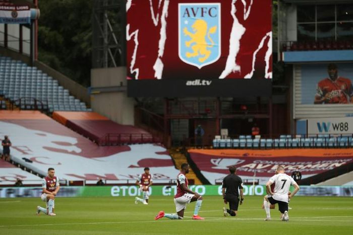 Players from Aston Villa and Sheffield United take a knee prior to kick-off in the Premier League's first match for 100 days