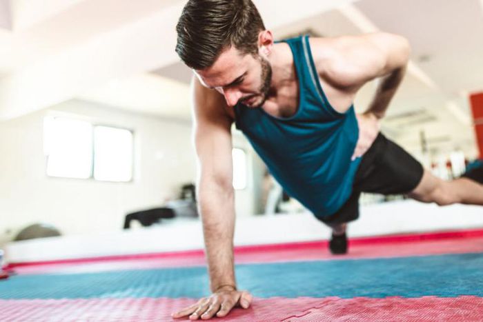 How a Guy Nailed a Single-Arm Pushup in 60 Days