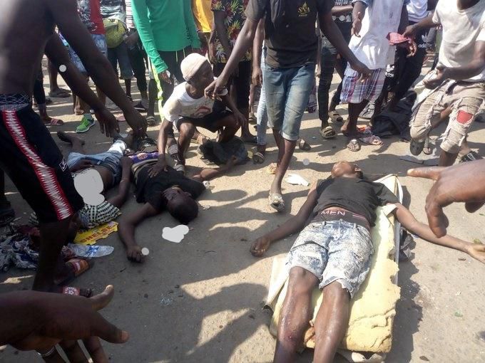 #EndSARS protest turns violent in Mushin as police kill 13 persons. [Twitter/@OmoSanusiii]