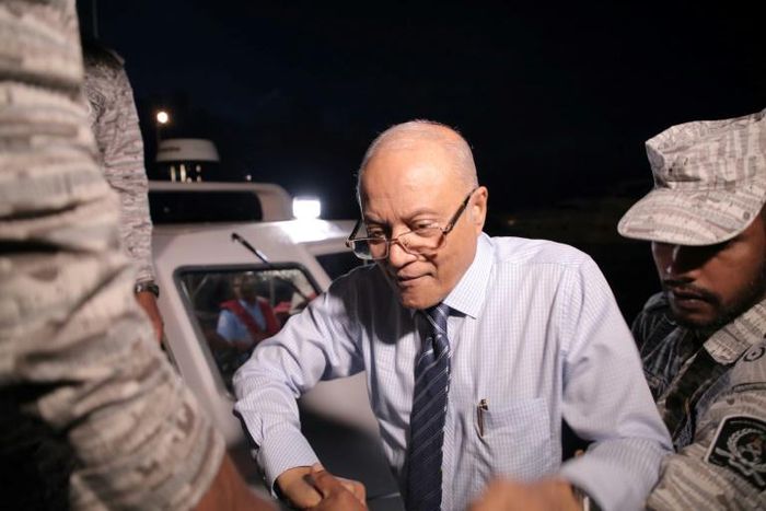 Former President Of Maldives Maumoon Abdul Gayoom (C) disembarks from a boat coming from the custodial island of Dhoonidhoo to attend a hearing at the High Court of Maldives in Male on September 30, 2018. Former President Gayoom has been granted bail b...