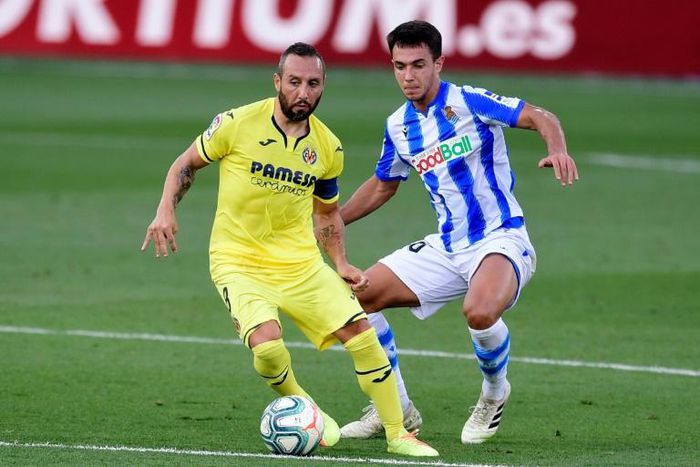 Santi Cazorla has joined Qatari side Al-Sadd from Spanish club Villarreal