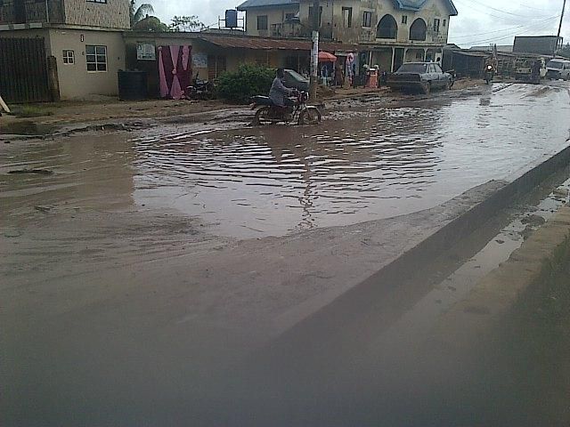 The road that leads to Ilogbo Eremi community (Naira forum)