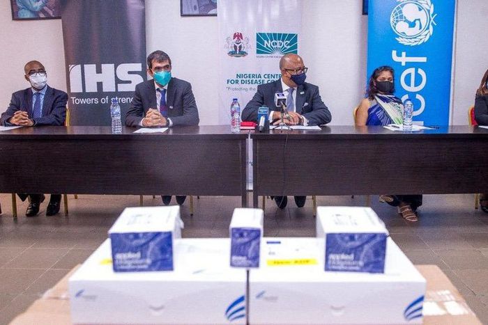 In the photo: Director General of NCDC, Dr Chikwe Ihekweazu, UNICEF Representative, Ms Rushnan Murtaza and other UN officials at the presentation of 15,000 COVID-19 test kits to NCDC in Abuja on Tuesday, Sept 29, 2020. [Twitter/@NCDCgov]