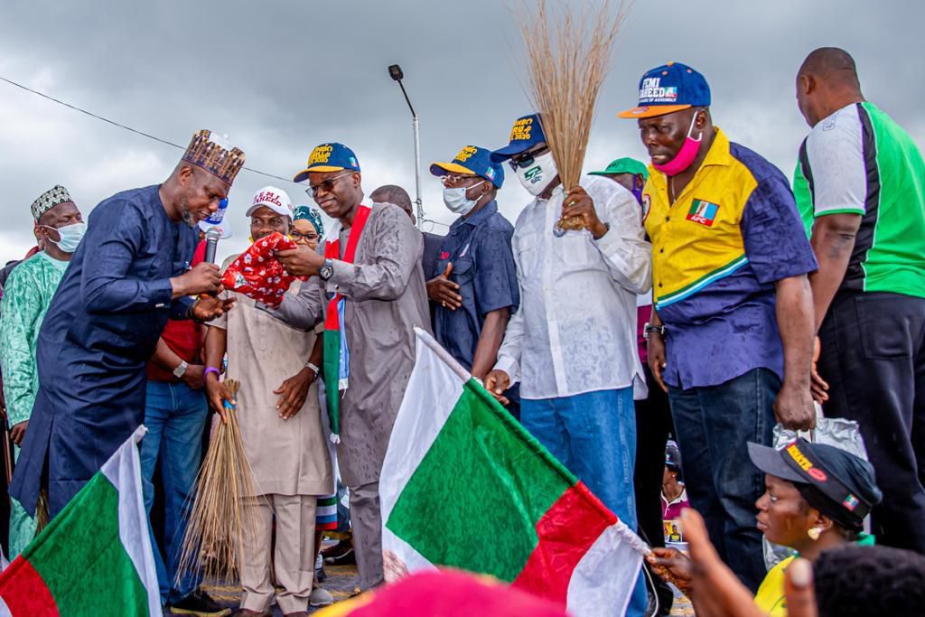 L-R:Executive Chairman, Mile 12 International Market, Alhaji Shehu Usman; Candidate, All Progressives Congress (APC) for Kosofe II Constituency, Femi Saheed; Candidate, All Progressives Congress (APC) for Lagos East Senatorial District, Tokunbo Abiru; ...